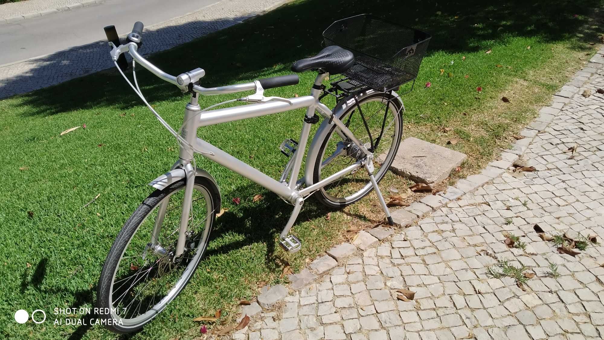 Bicicleta Biomega Amsterdam com veio de transmissão.