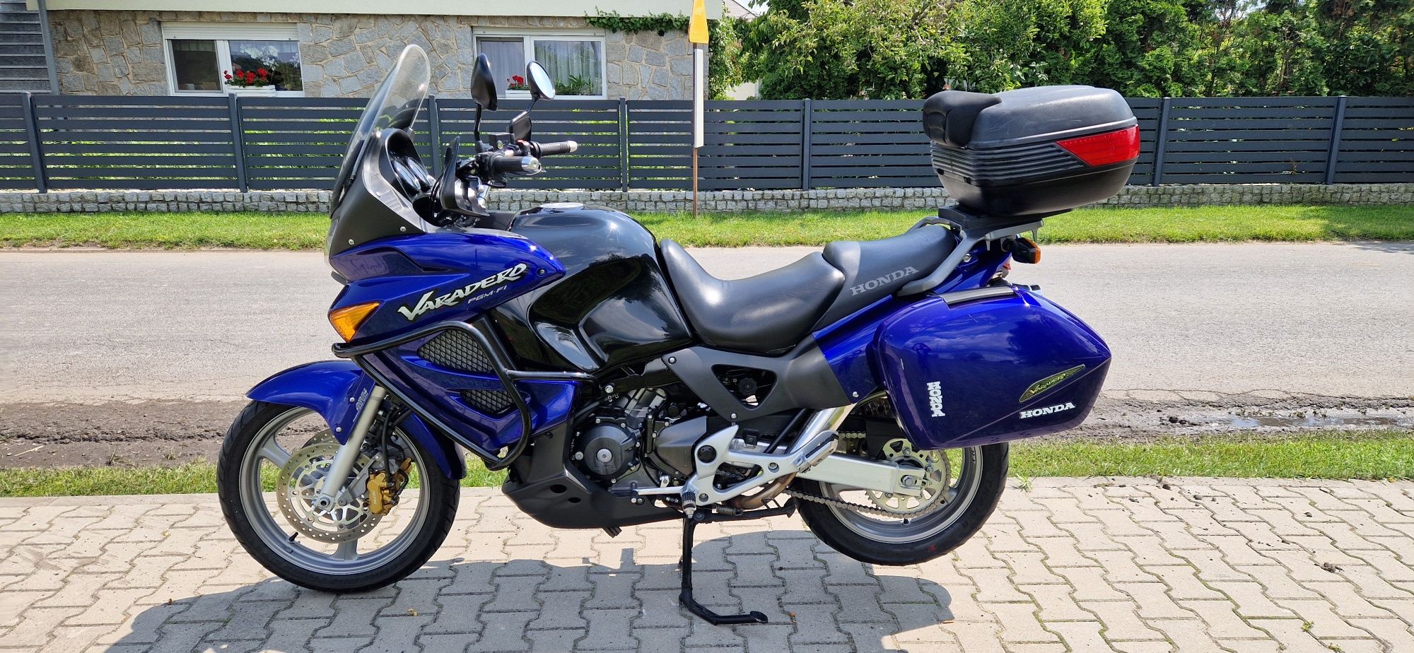 Honda XL 1000 Varadero rok 2004 przeb 63 tys km .