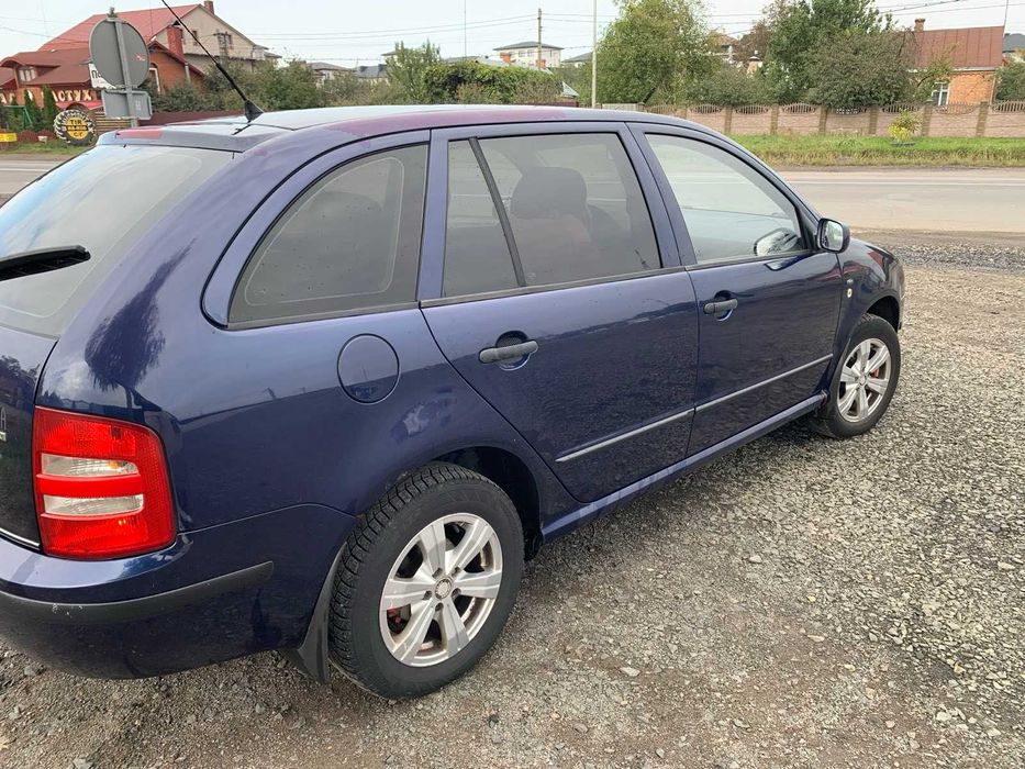 Надійна Skoda Fabia універсал 2002 року