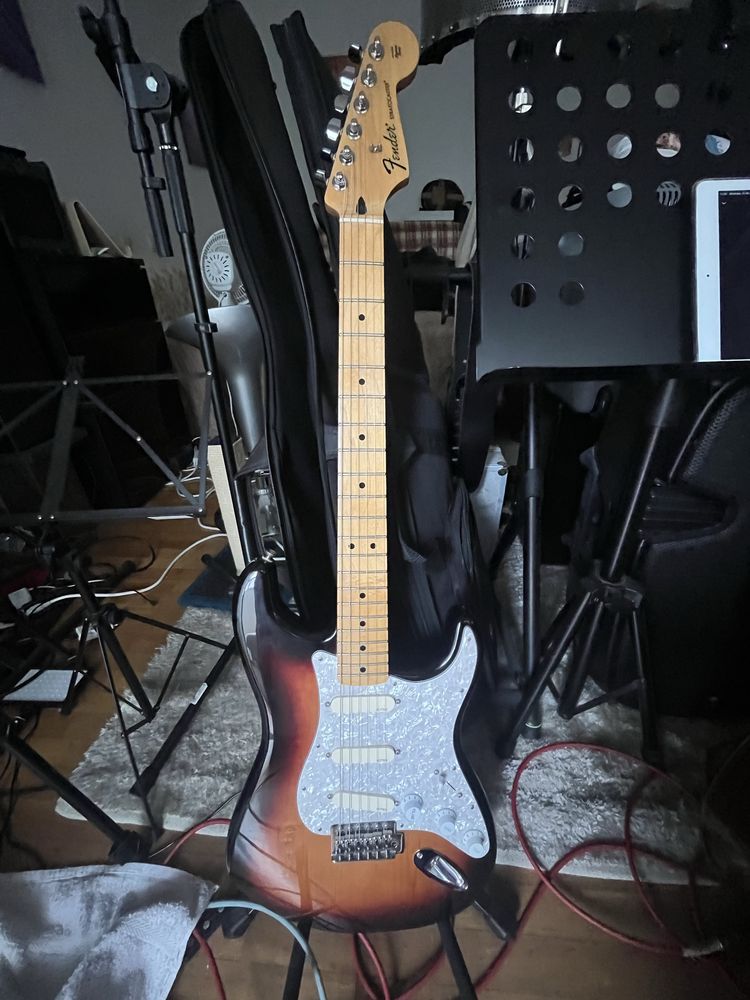 Fender statocaster mexicana/pickup EMG  David Gilmour
