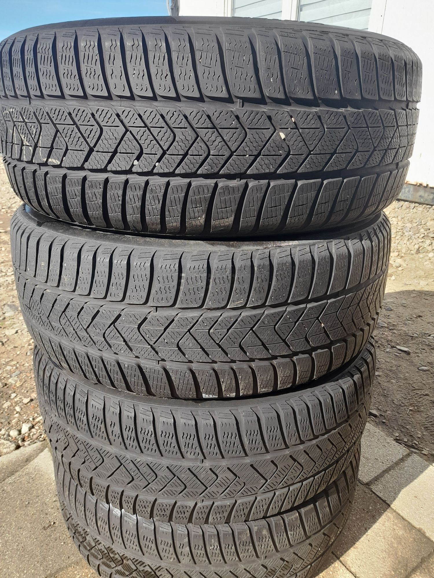 Opony zimowe Pirelli Sottozero 225 60 r17