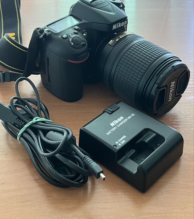 Дзеркальний фотоапарат Nikon D7100