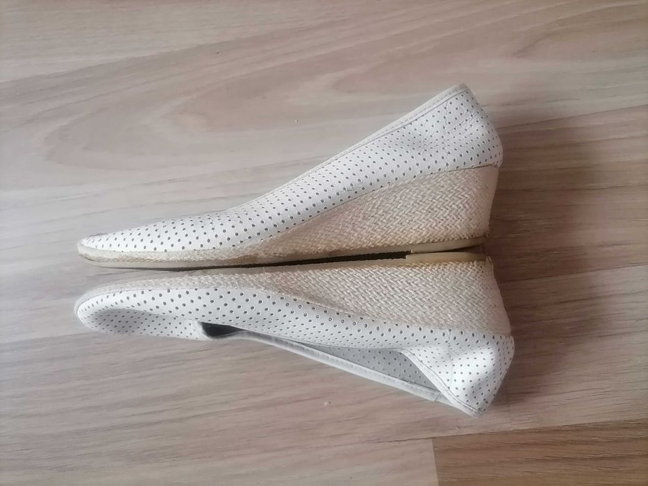 Buty na koturnie