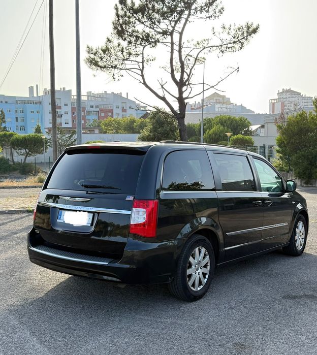 Chrysler town & country.
Gasolina/Gas