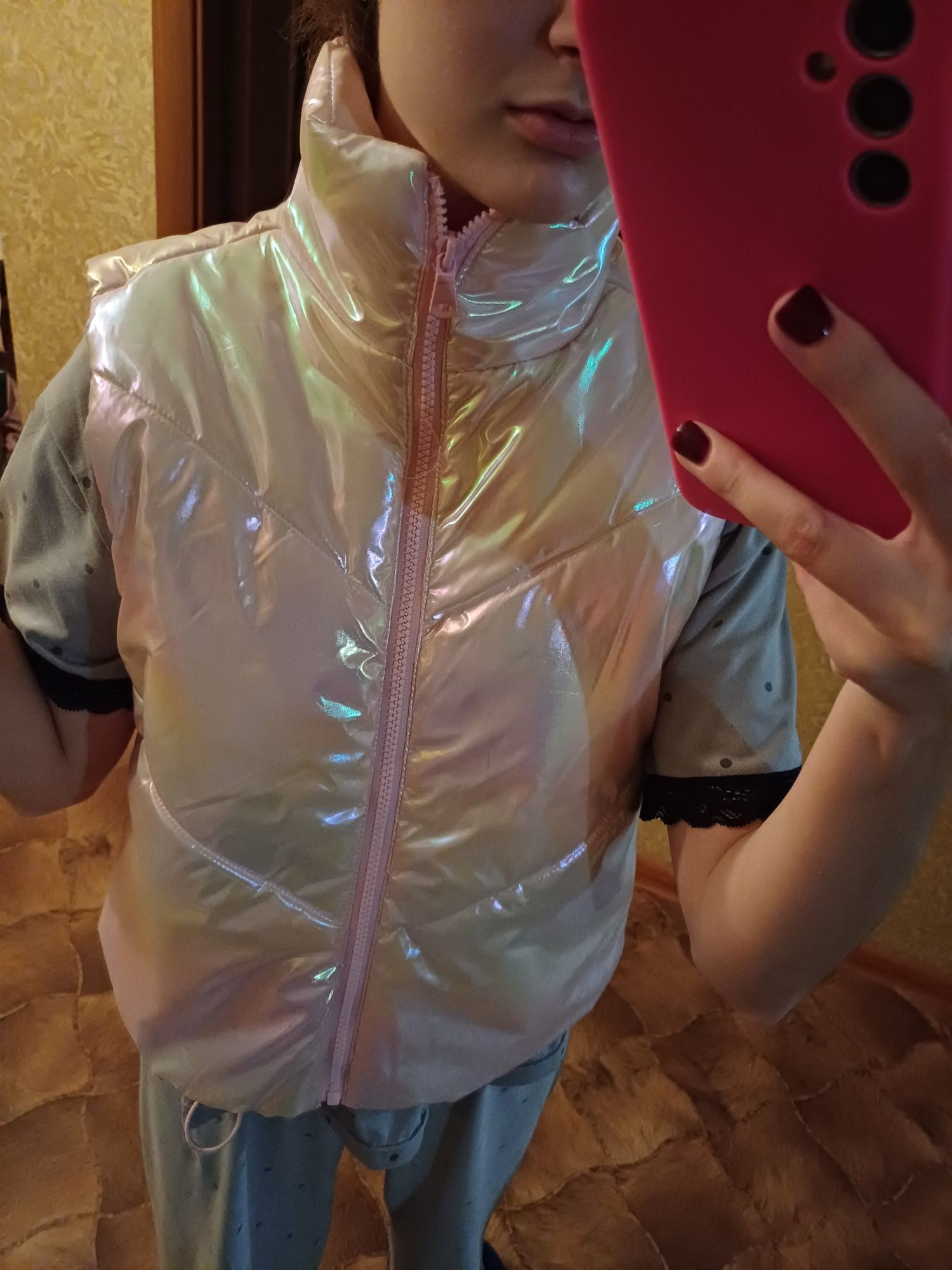 Жилетка женская .