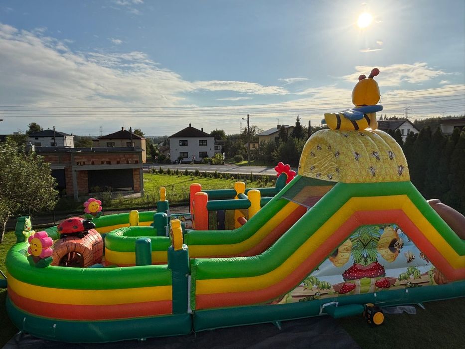 Wynajem dmuchańców – zjeżdżalnie, tory przeszkód, place zabaw