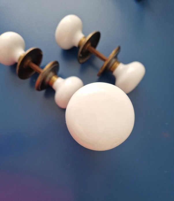 3 Pares de maçanetas antigas em porcelana branca