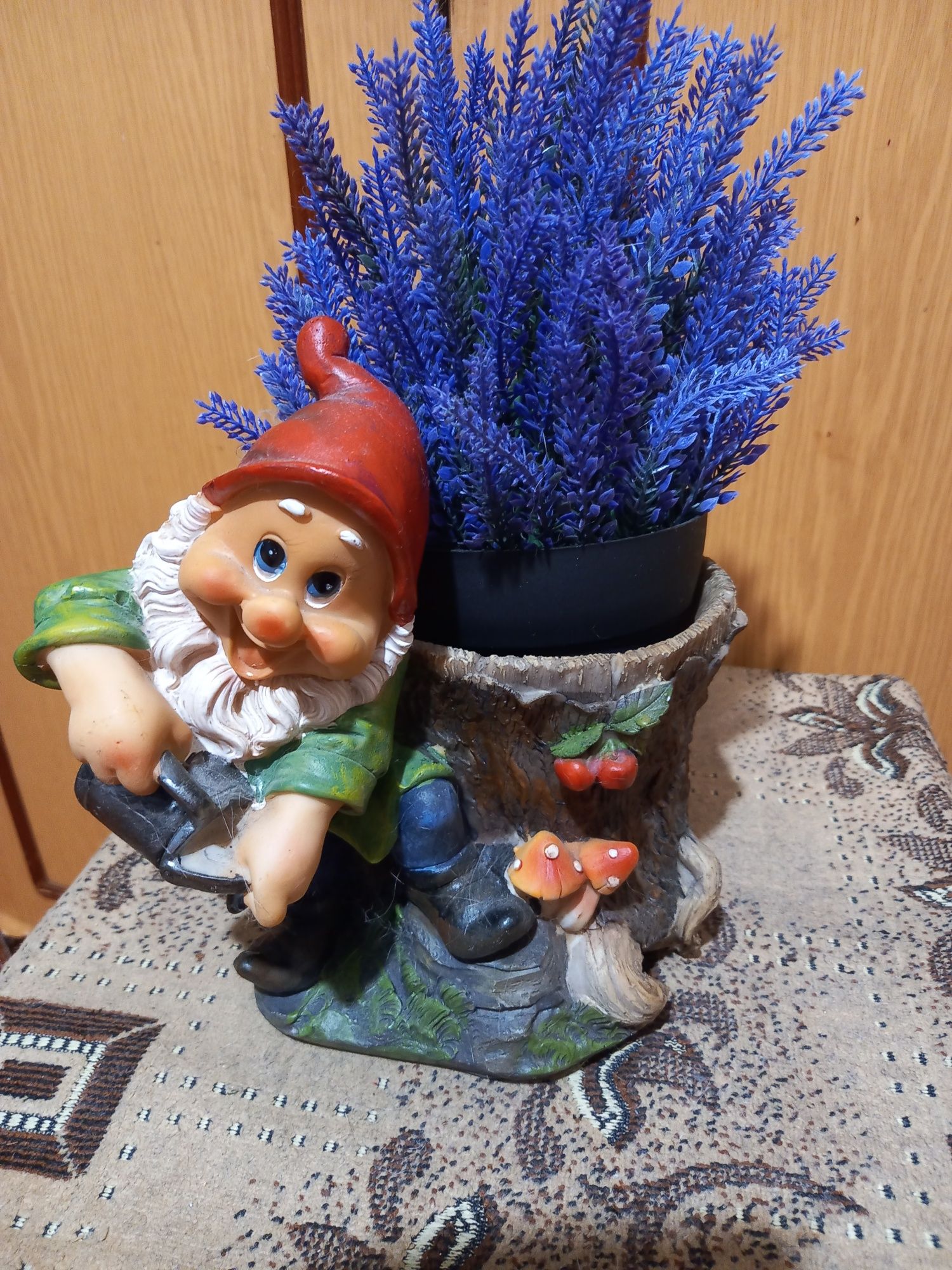 Продаються фігурки для вашого саду.