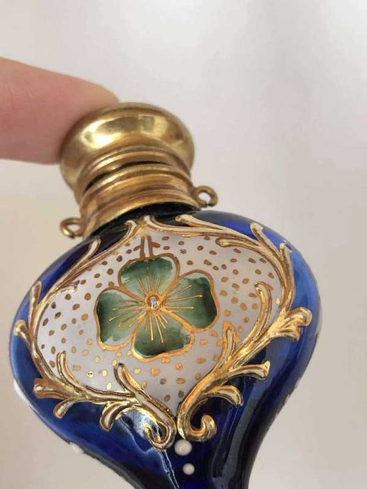 Pendente Garrafa Perfume Vidro Esmaltado Trevo Talvez Moser Século XIX