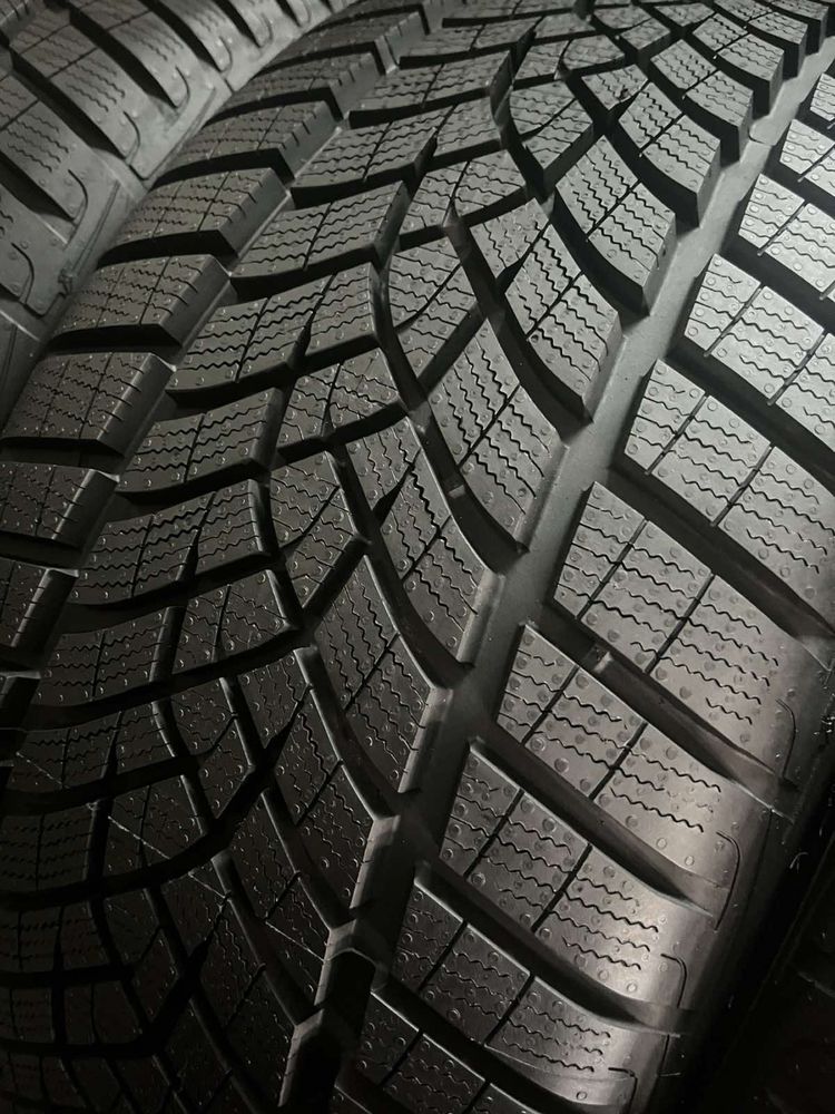 255/45/18 R18 Goodyear UltraGrip Perfomance+ 4шт нові зима
