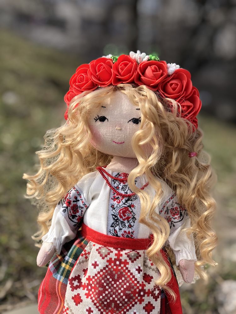 Текстильна лялька ручної роботи українська у вишиванці