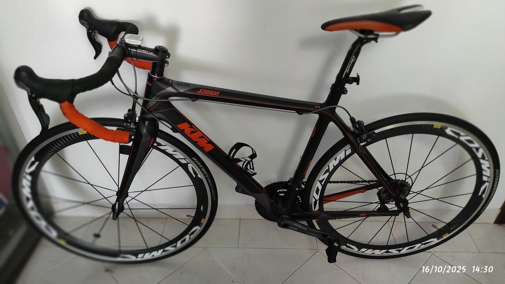Bicicleta carbono estrada KTM Strada