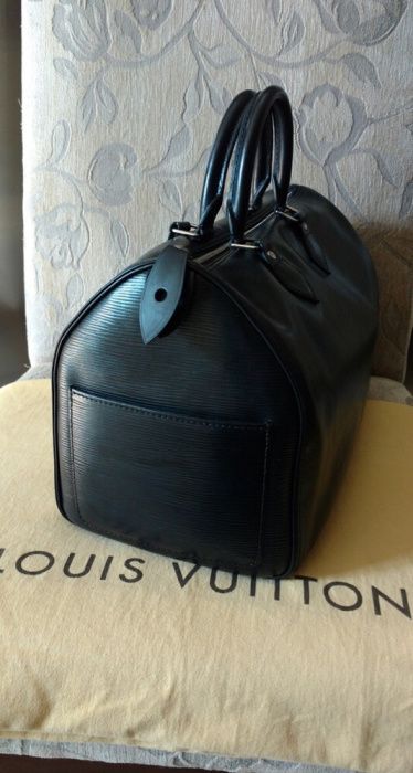 Louis Vuitton epi black