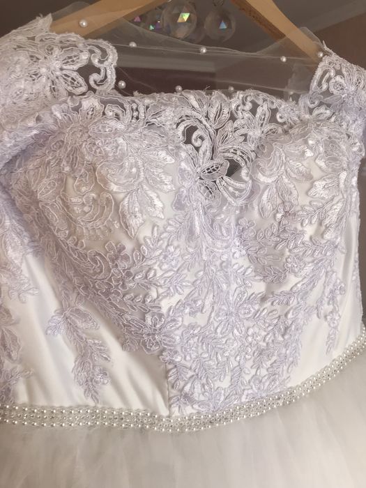 Продам весільну сукню