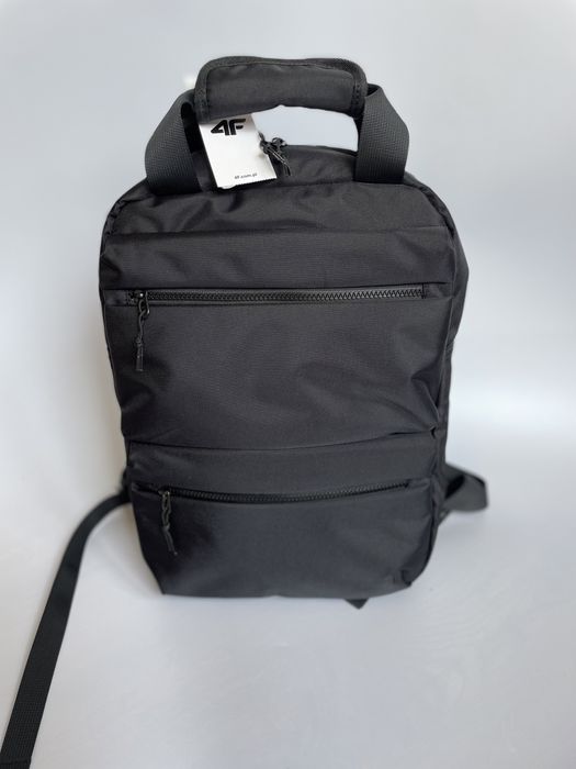 Czarny miejski plecak z kieszonką na laptopa 4F 13l pojemności