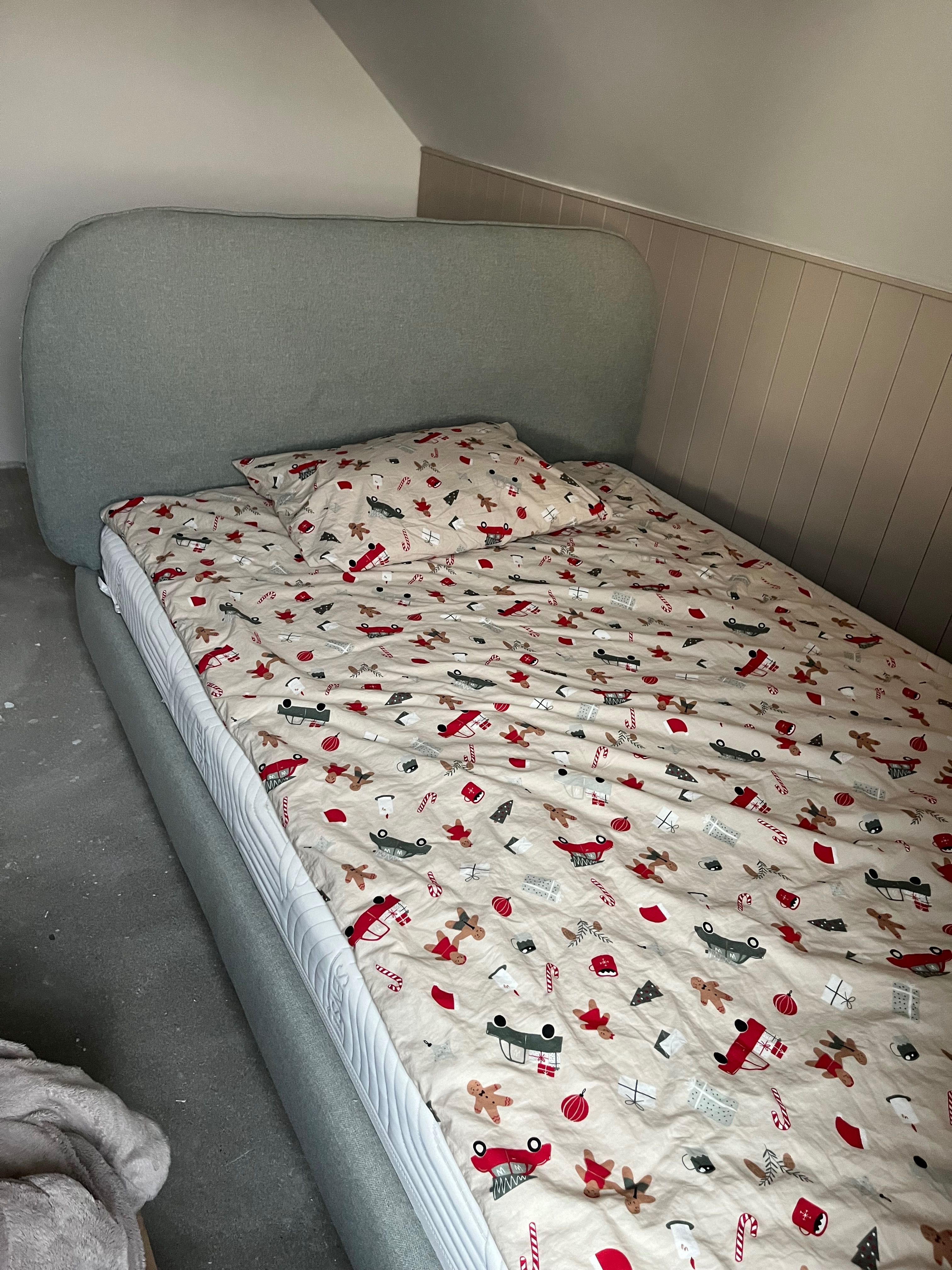 Ikea łóżko sypialniane