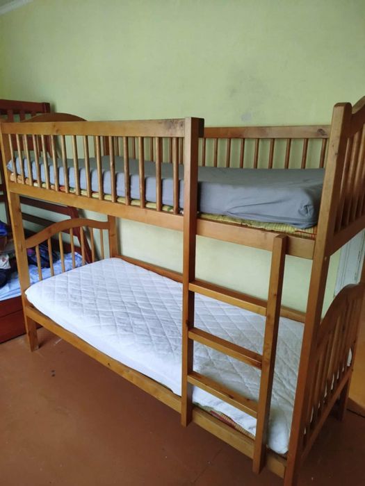 Ліжко дитяче дерев'яне двоповерхове з матрасами