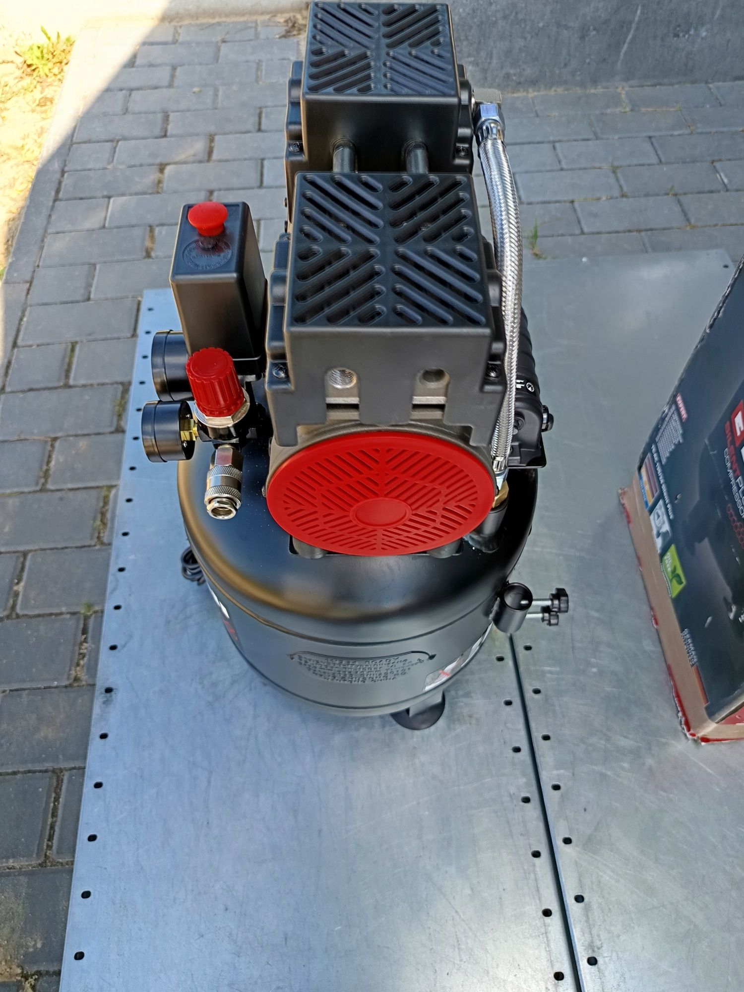 Kompresor bezolejowy Einhell TE-AC 135/24 SILENT PLUS