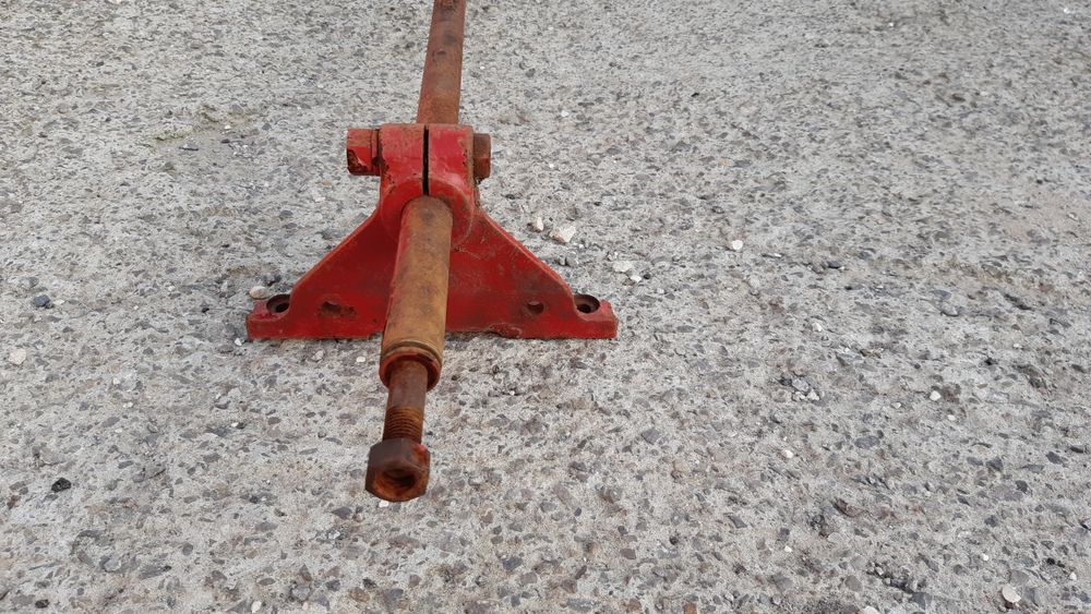 Uchwyt podsiewacza wałek International 321, 431, 851, 861, inne