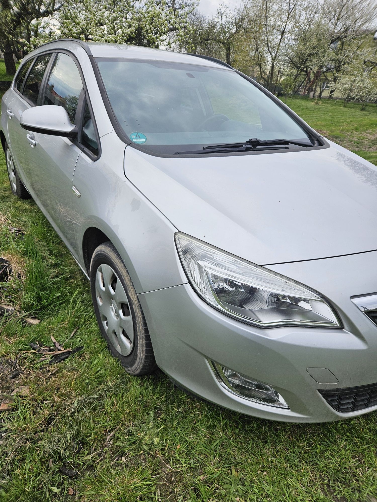 Opel Astra J 1.4t 2011r kombi zarejestrowany
