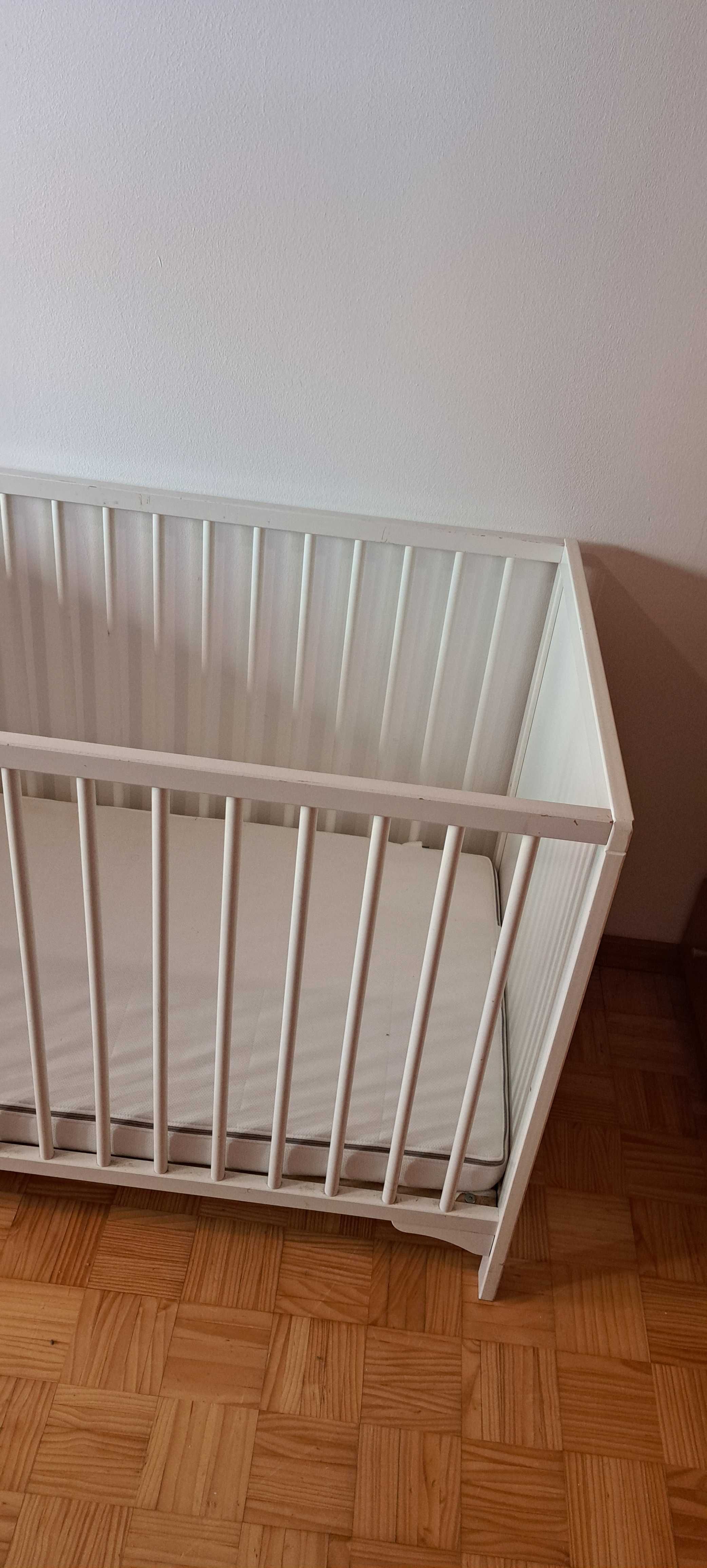 cama de bebé (berço)