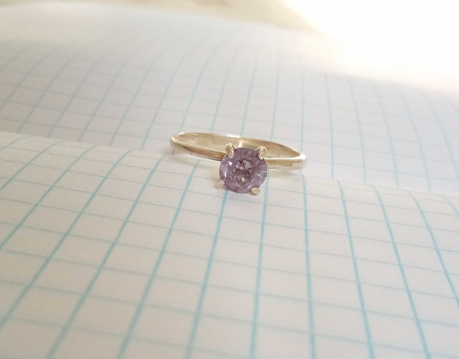 Колечко кольцо з фіолетовим каменем. Срібло 925 проба. Розмір 17,2