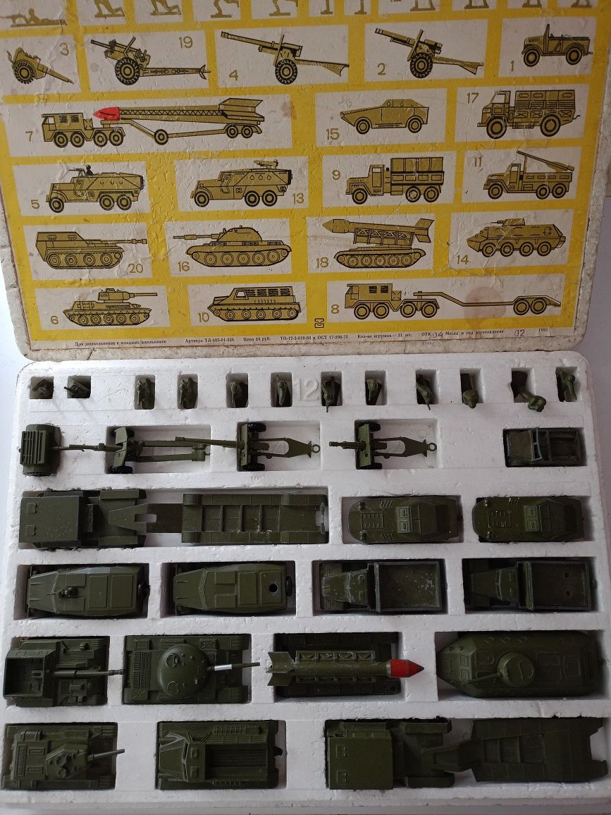 Продам набор металлических игрушек "Военная техника"