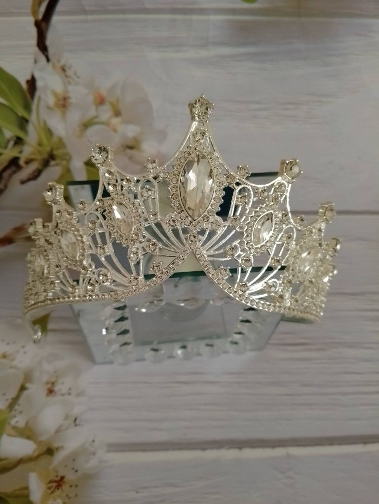 Akcesoria ślubne tiara korona