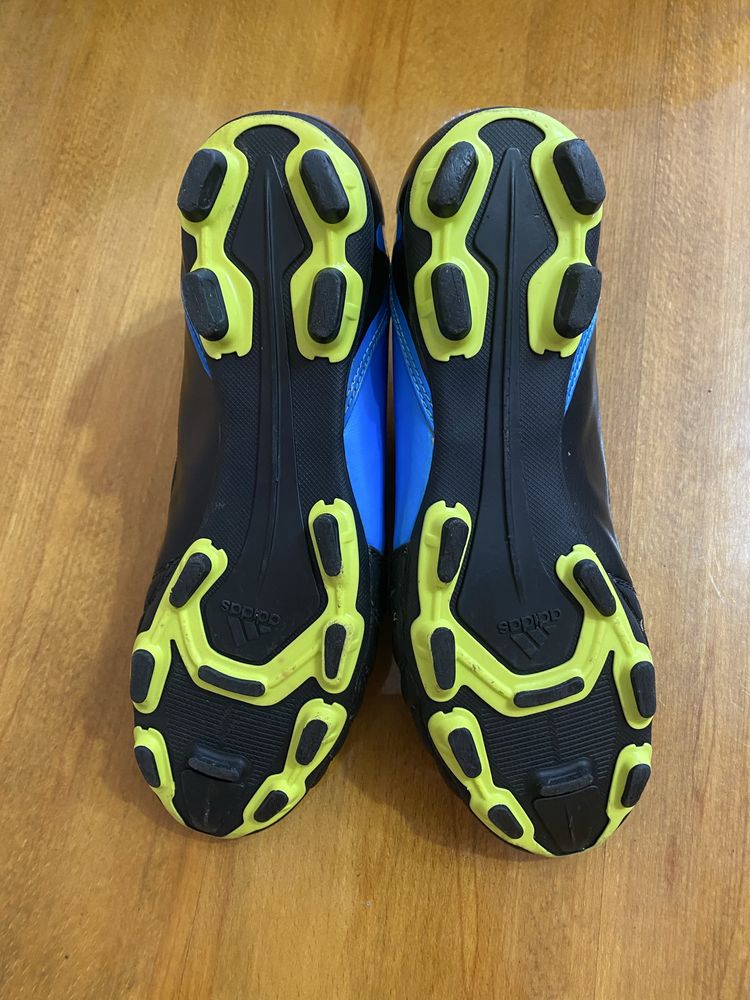Футбольные бутсы adidas Predator