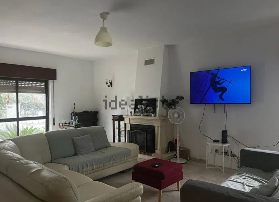 Quarto para alugar em moradia