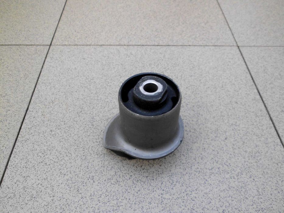 Сайлентблок балки Фольксваген Гольф VW GOLF 3 Сеат