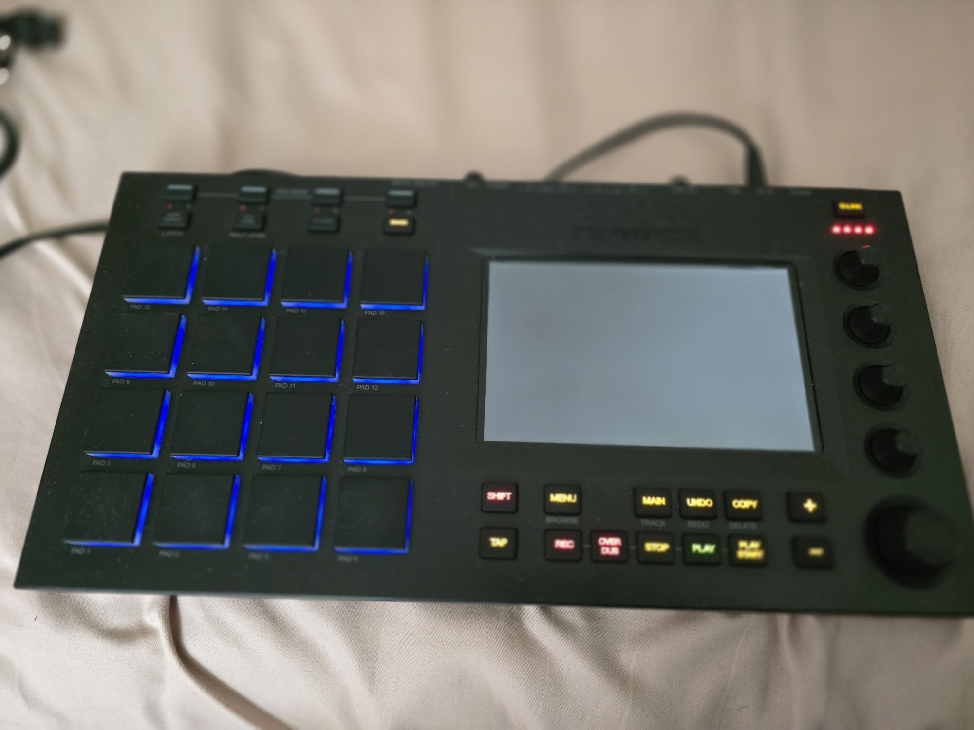 Akai mpc Touch музична портативна студія