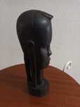 Busto de madeira de pau preto