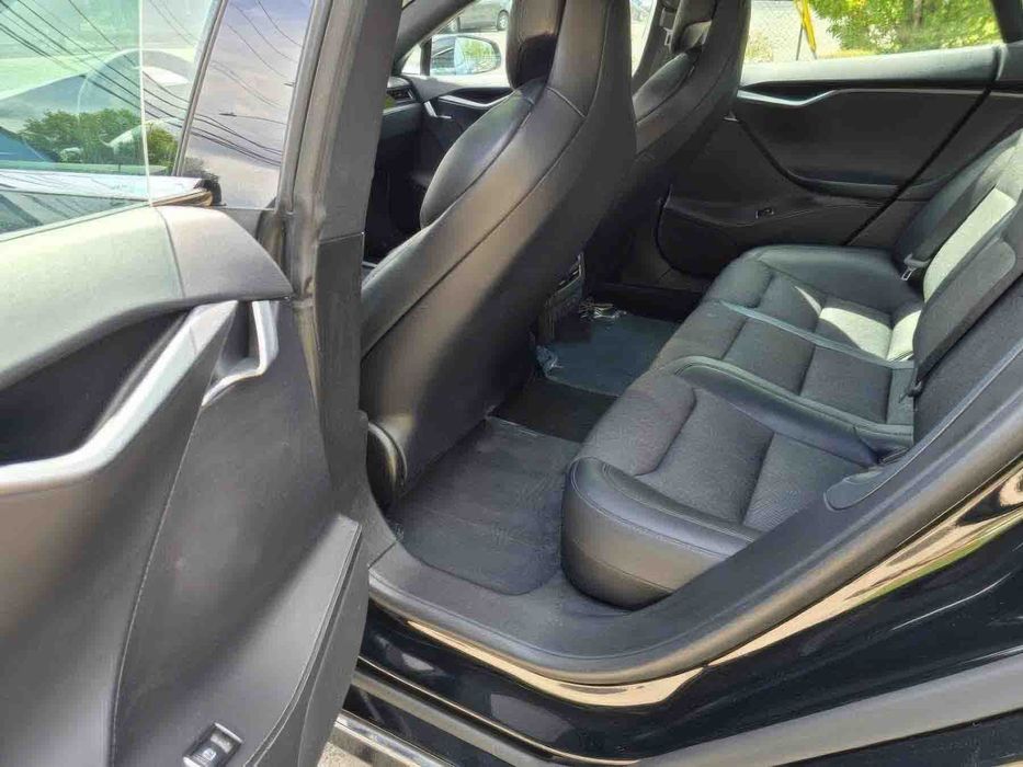 Tesla Model S 75D      2019