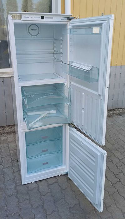 Вбудований холодильник з морозильною камерою Міле Miele KFN 37282 iD