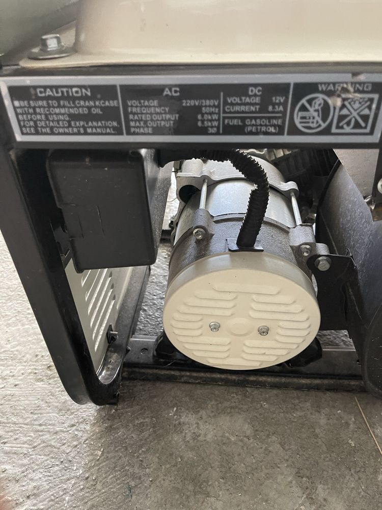 GERADOR Gasolina 6.5HP com 6,5 KWA NOVO corrente 220/380 V silencioso