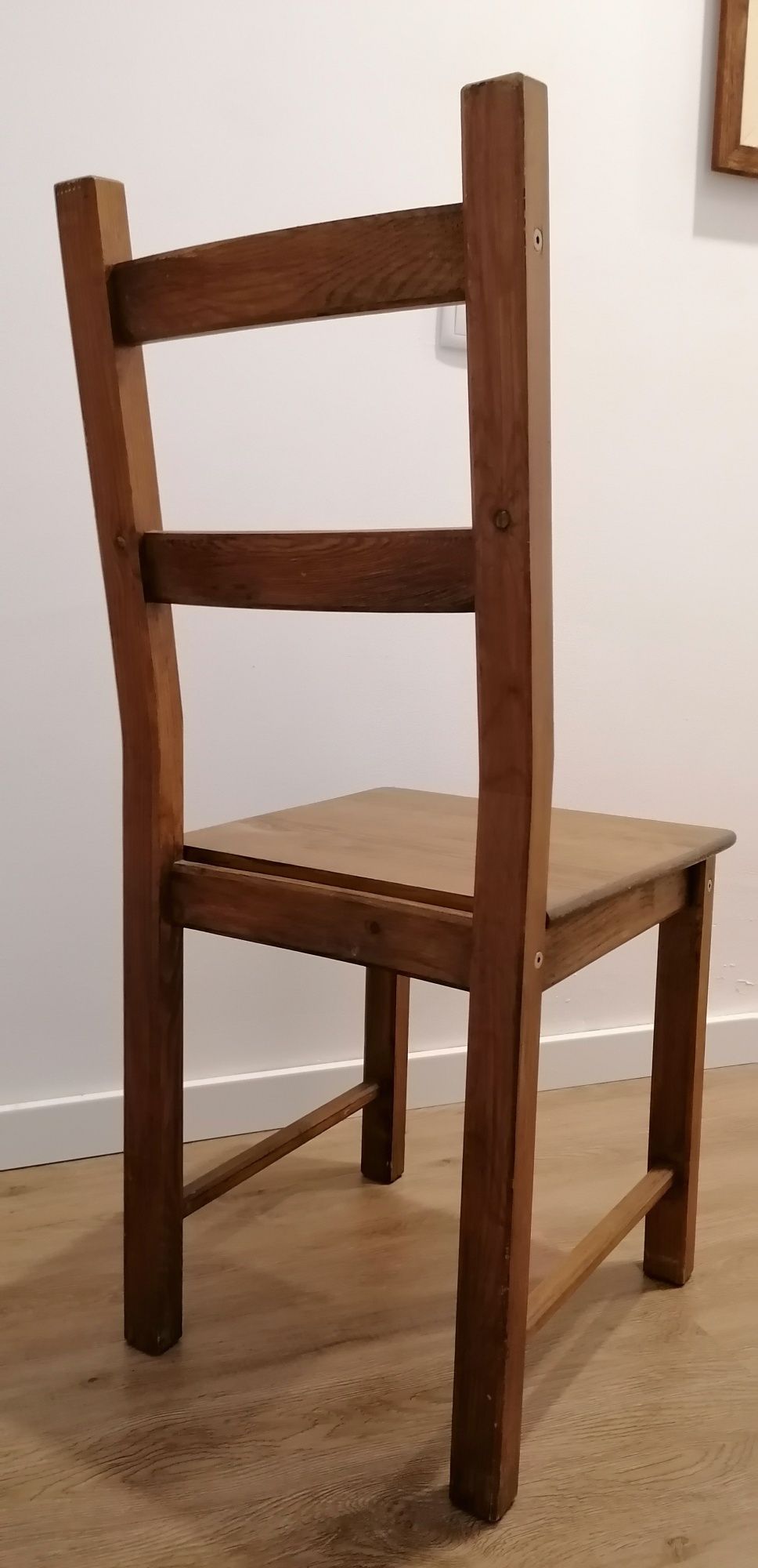 Conjunto de 4 Cadeiras IVAR (IKEA) – Madeira de Pinho, Castanho Escuro