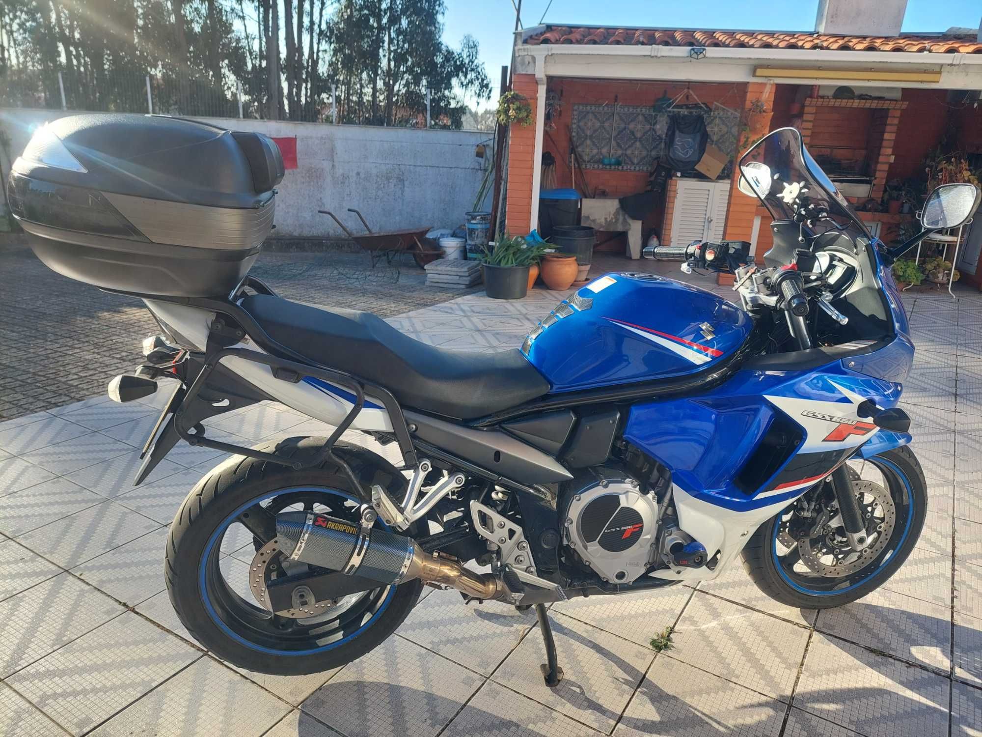 Mota Suzuki GSX 650F impecável com extras