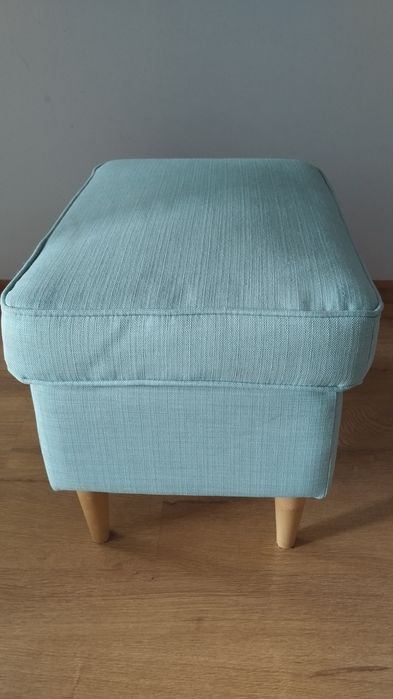 Miętowy podnóżek Ikea