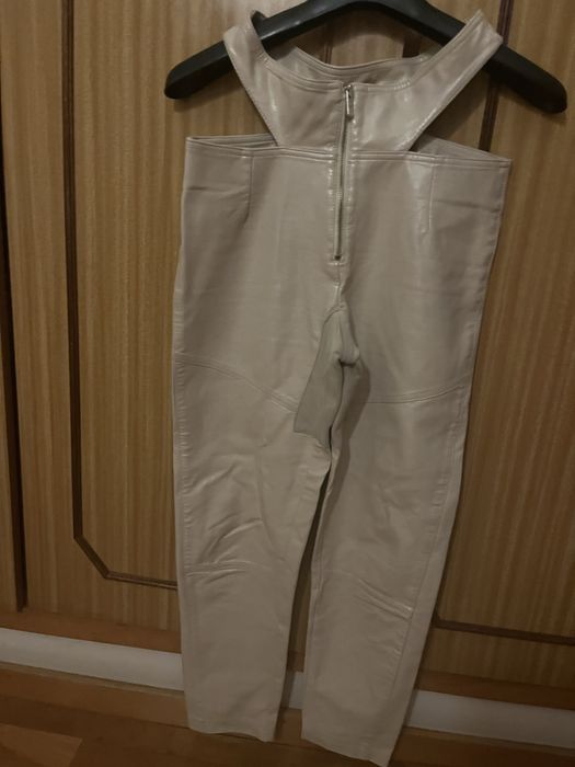 Calças de napa com recortes dos lados Bershka,sensuais,novas,36-6€