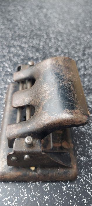 Stary dziurkacz do papieru Herdegen 830