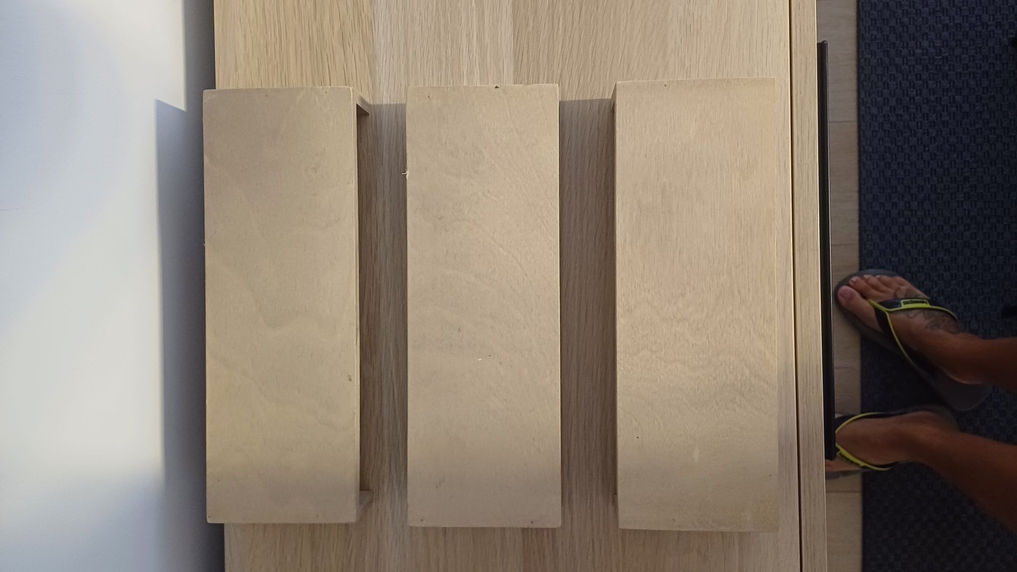 4 bases de madeira (exposição)
