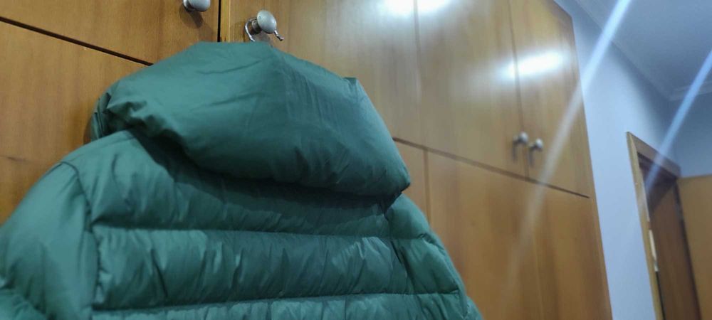 Bonito quispo verde azeitona da marca Benetton