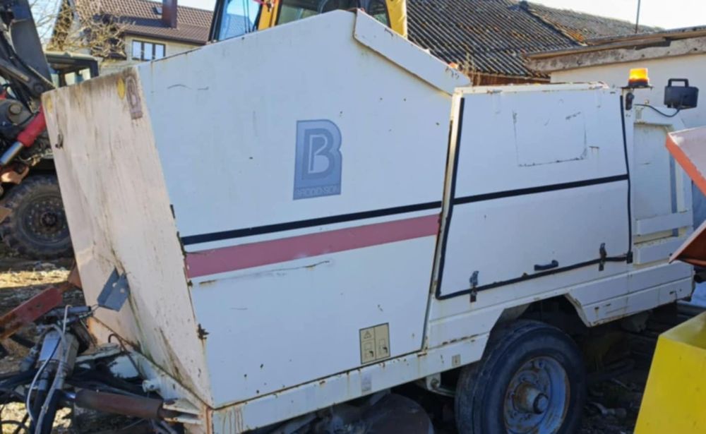 Sprzedam zamiatarkę do sprzątania ulic