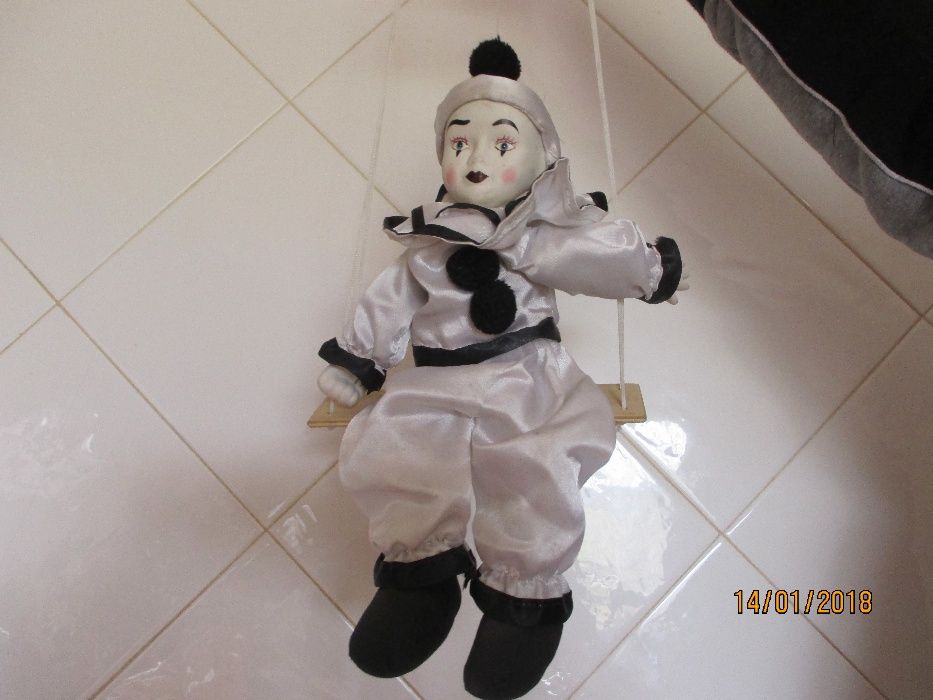 Pierrot com cabeça e mãos porcelana