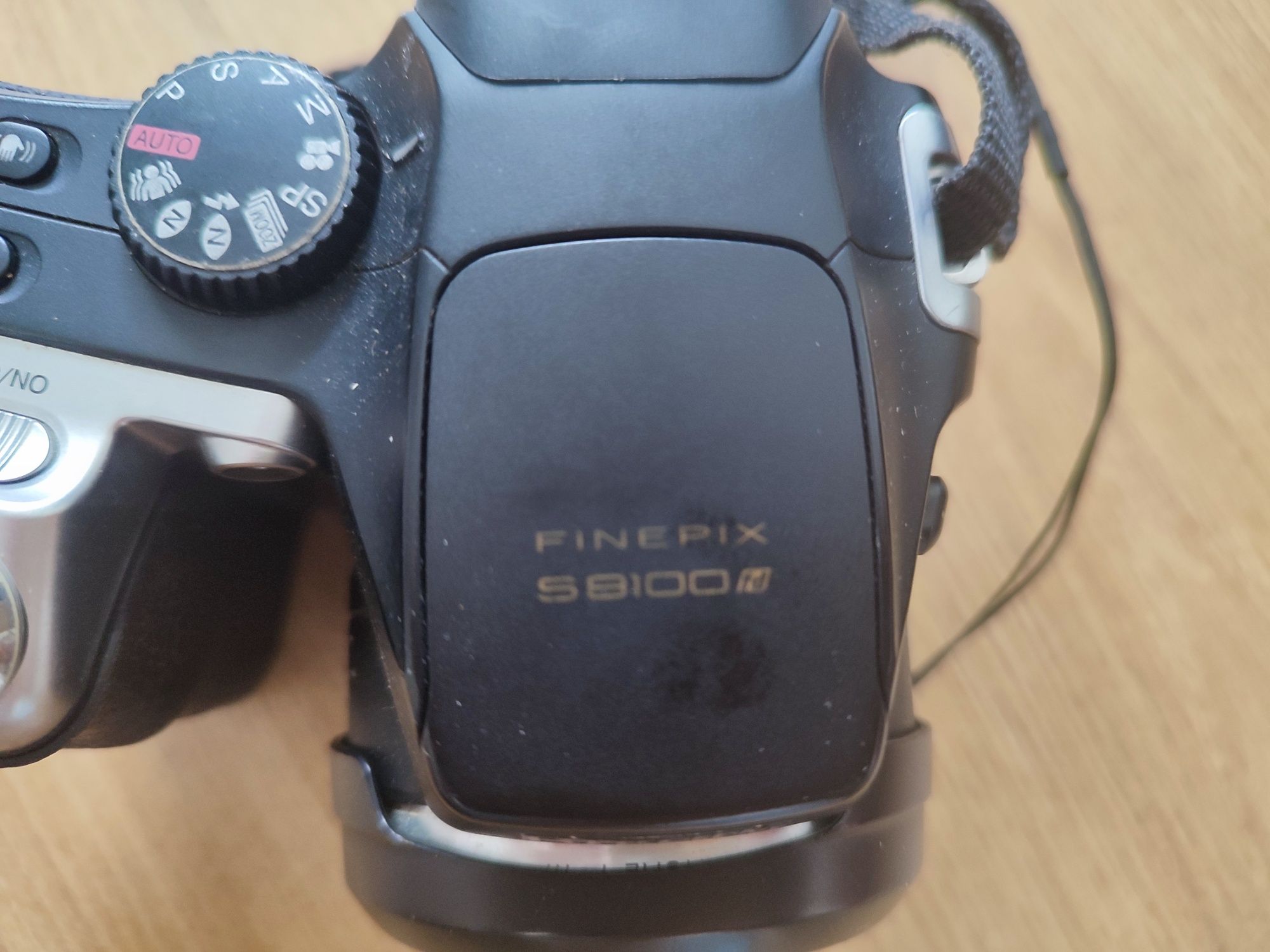 Máquina fotográfica Finepix S8100 (AVARIADA)