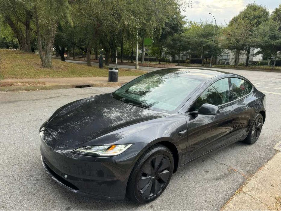 Tesla Model 3      2024