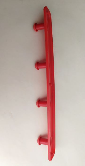 ВЕШАЛКА Пластиковая красная вешалка для одежды полотенец