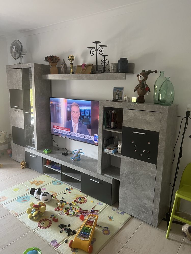 Movel de sala com prateleira e cristaleira