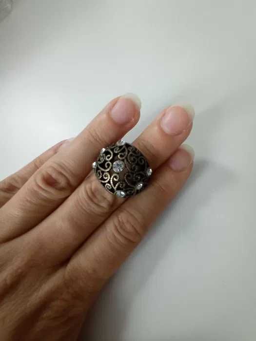 Duży pierścionek z ozdobami Zniżka na zestaw